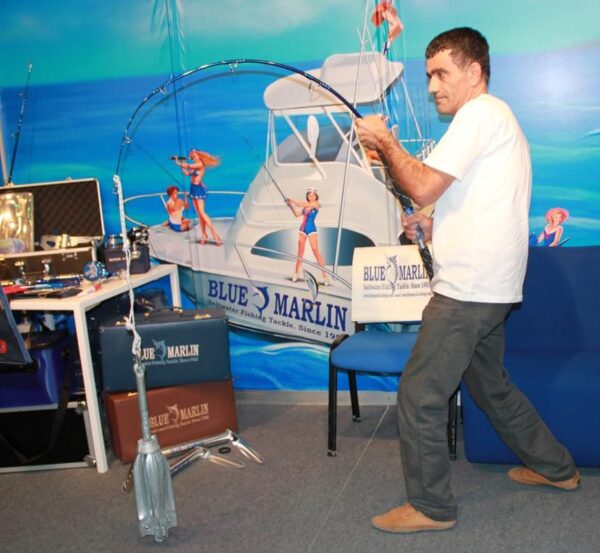 BLUE MARLIN 2105, Морское удилище, рабочая длина: 210 см , до 900 гр, 54 см в сложенном виде — изображение 5